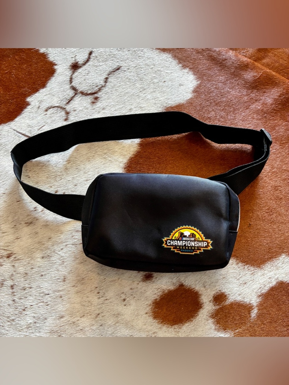 Official NASCAR Championship Weekend Phoenix fanny pack! 🏁